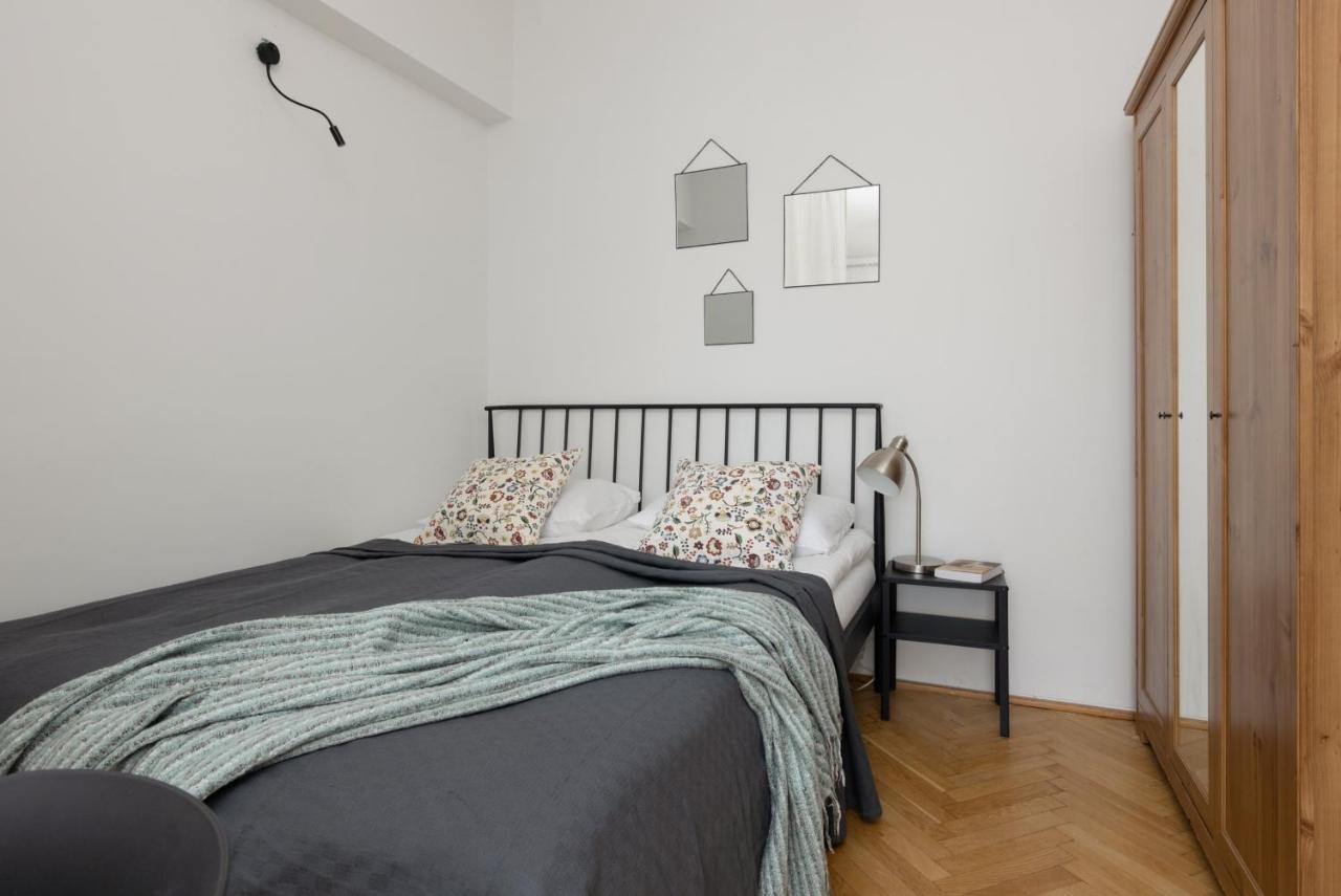 Apartment Cozy Studio With Bath Bielany By Renters *