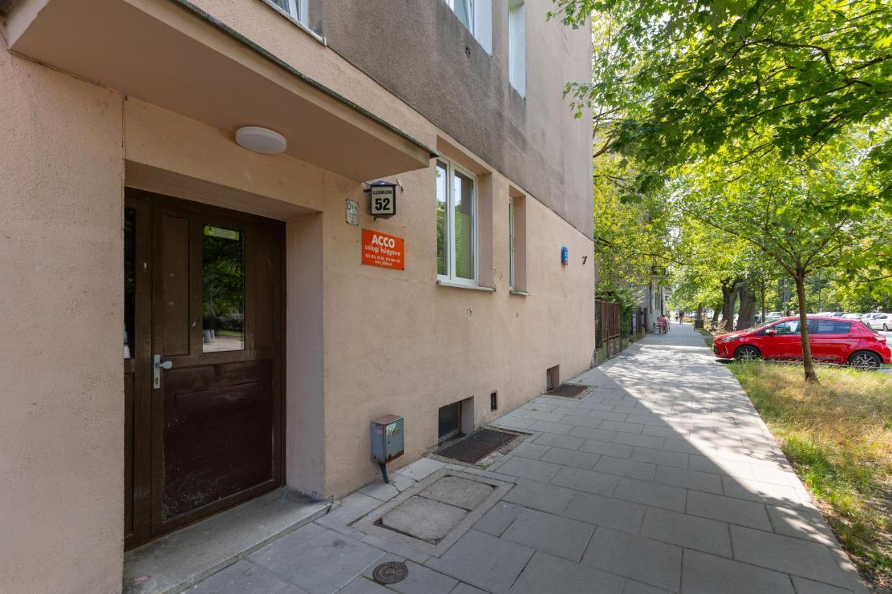 Apartment Cozy Studio With Bath Bielany By Renters
