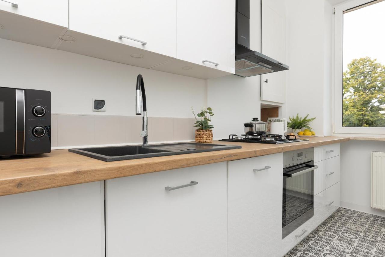 Cozy Studio With Bath Bielany By Renters *