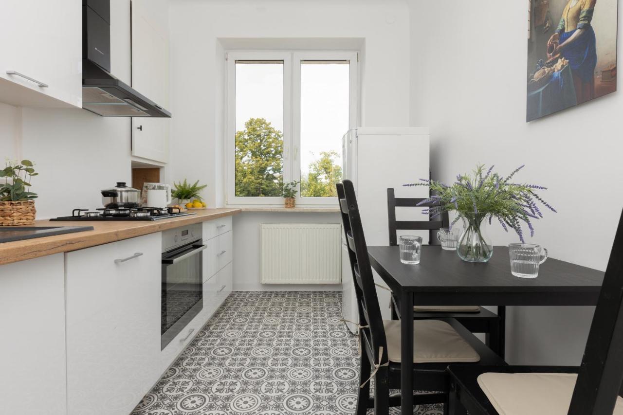 Cozy Studio With Bath Bielany By Renters Apartment